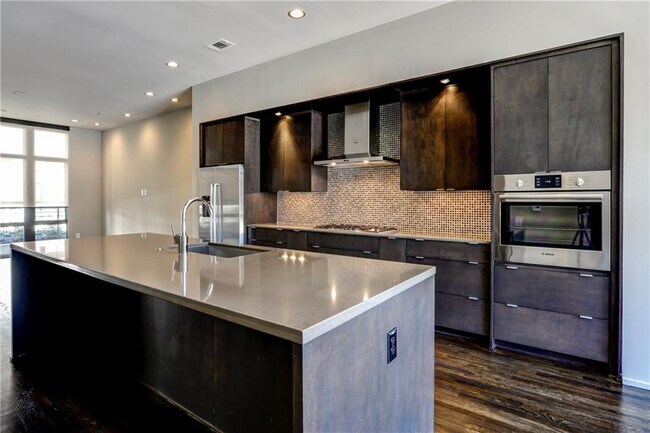 Foto del edificio - 721 Longleaf Dr NE