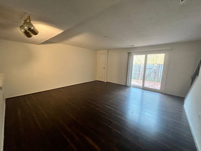 Building Photo - Charming 3 BR/2.5 BA Townhome in Germantown!