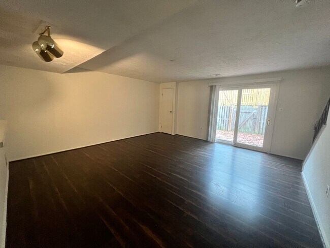 Foto del edificio - Charming 3 BR/2.5 BA Townhome in Germantown!