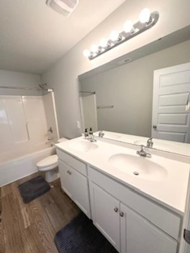 Building Photo - 156 Buckhorn Ave