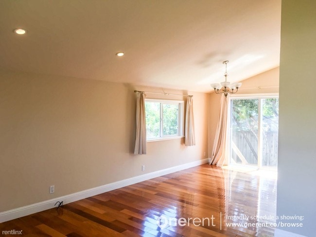 Building Photo - 876 Taurus Dr