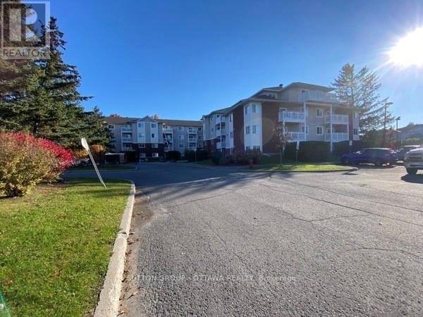 Photo du bâtiment - 268 Lorry Greenberg Dr