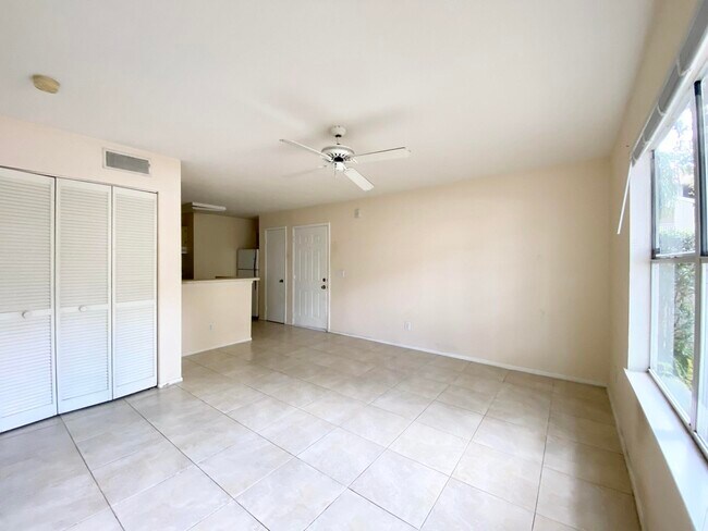 Building Photo - 1725 Palm Cove Blvd
