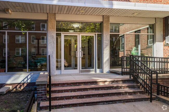 Building Entrance - 10923 71st Rd