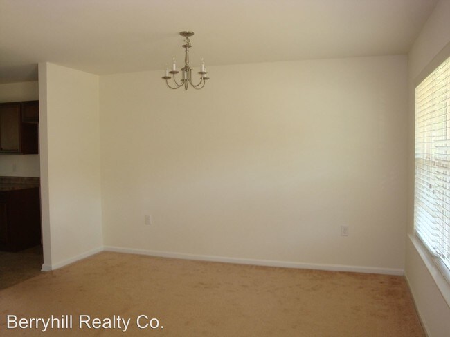 Building Photo - 4 br, 2.5 bath House - 6232 Leslie Dr