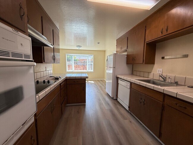 Building Photo - 1420 Primrose Way