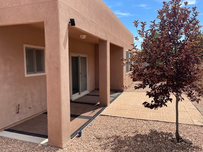 Building Photo - 931 Desert Willow Ct
