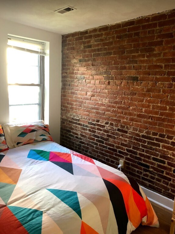 Foto del edificio - 283 W 3rd St