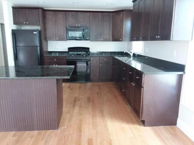 Foto del edificio - 4 bedroom in Boston MA 02120