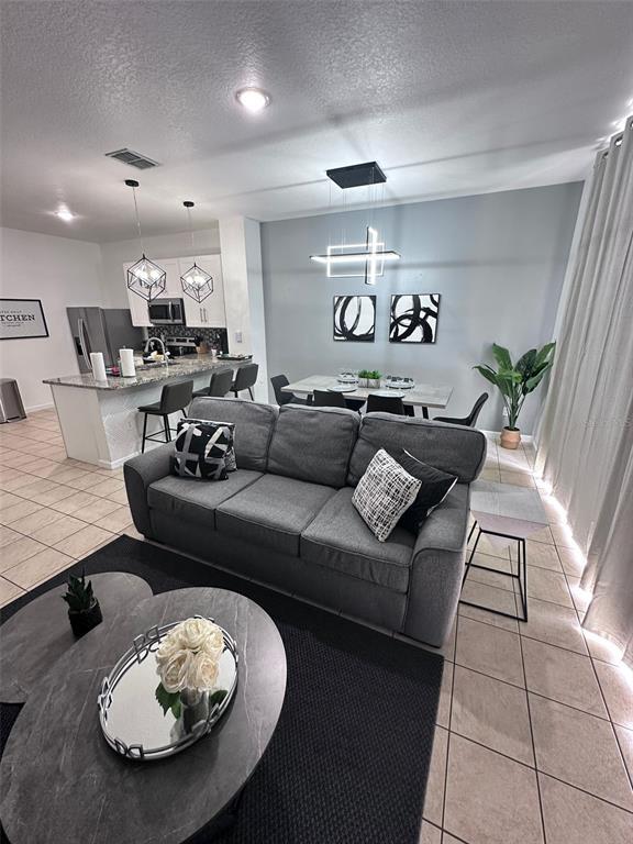 Building Photo - 2381 Silver Palm Dr