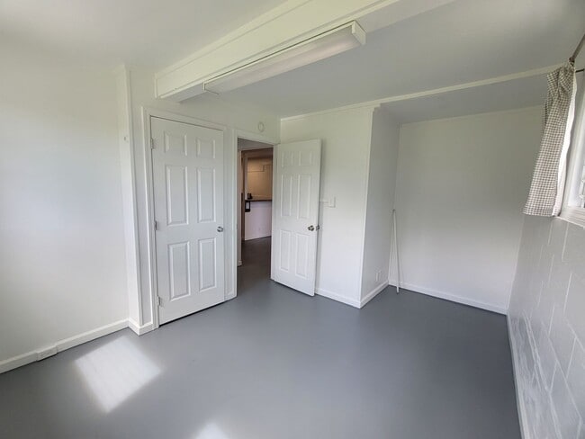 Building Photo - 525