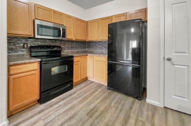 Cocina con despensa - 14700 E 104th Ave