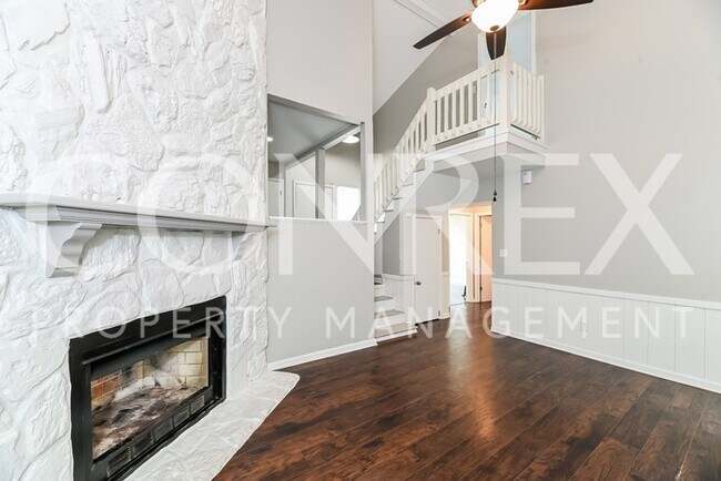 Building Photo - Beautiful Three Bedroom w/ Two Car Garage