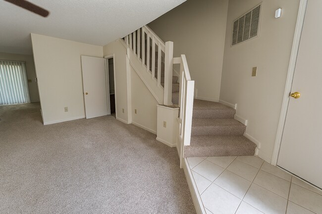 Foto del edificio - Coming Soon! 2 Bedroom Townhome!