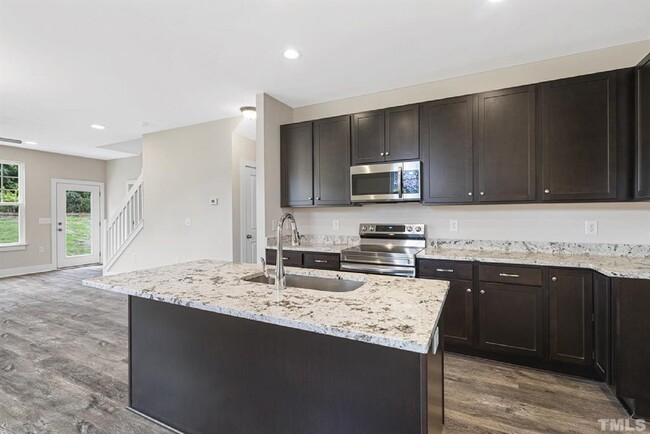 Building Photo - 913 Hillman Ln