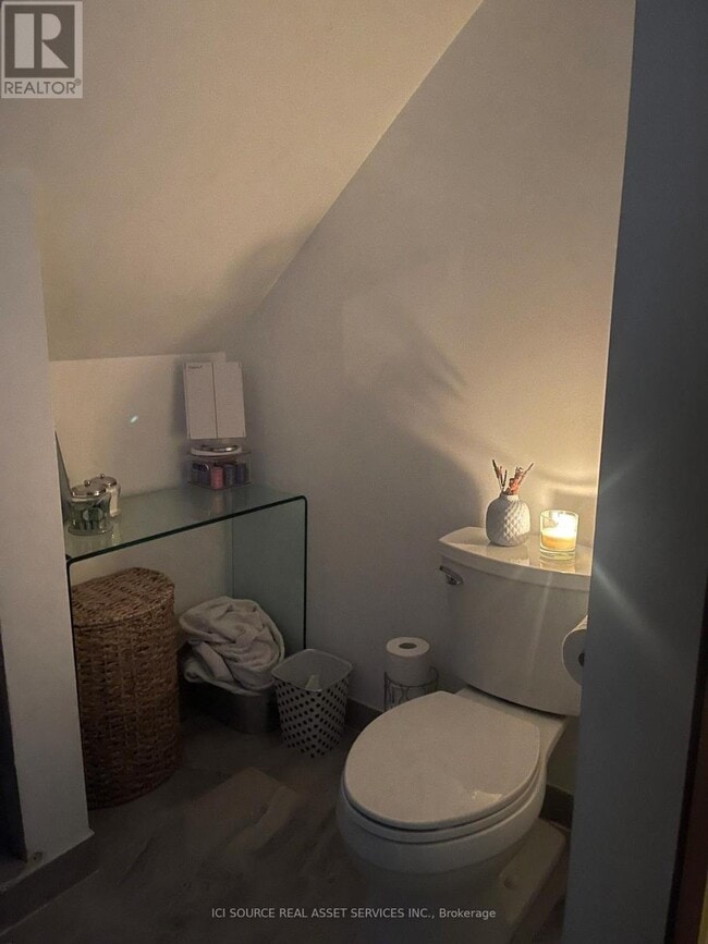 Building Photo - 689 Euclid Ave