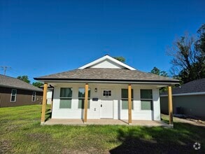 Building Photo - 506 N Devon St