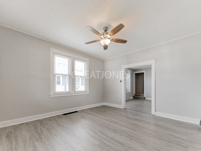Building Photo - Charming 3 Bedroom in Belleville!
