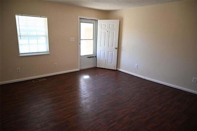 Foto del edificio - 6327 Cooper St