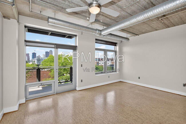 Building Photo - 309 E 5th St