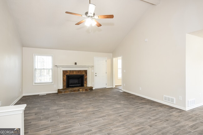 Building Photo - 1445 Glynn Oaks Dr SW