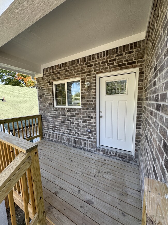 Building Photo - 528 N Elder Ave