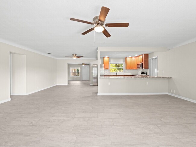 Foto del edificio - 3-bedroom, 2-bathroom pool home