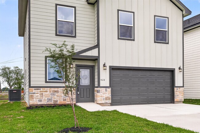 Building Photo - 422 N 4th St