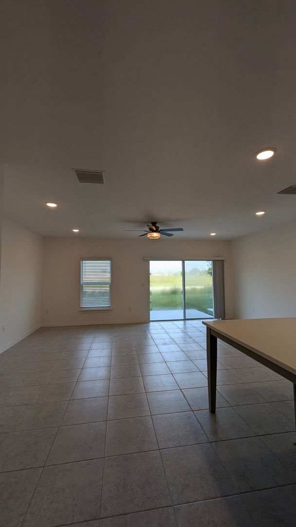 Building Photo - BRAND NEW (NEVER-LIVED-IN) TOWNHOME in Lakeland