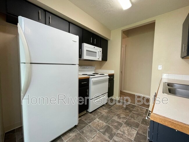 Foto del edificio - 1299 N Stephanie Ln