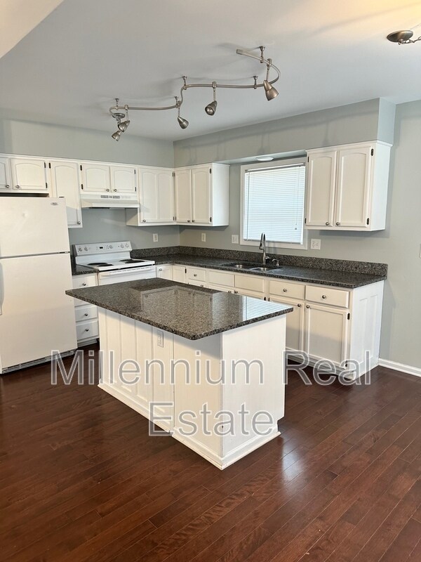 Foto del edificio - 295 Central Ave