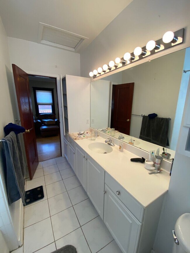 Foto del edificio - Aug 2025 - 4 Bedroom 2 Bathroom Wash Park ...