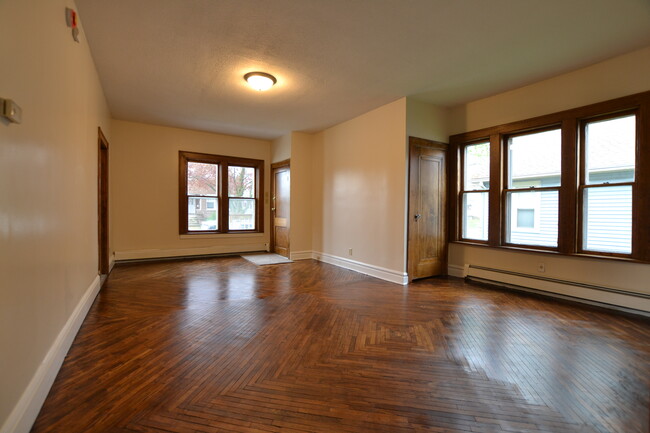 Foto del edificio - 527 Walsh Ave