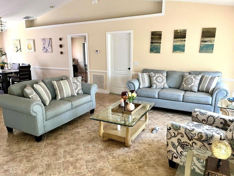 Foto principal - 8555 102nd Ave