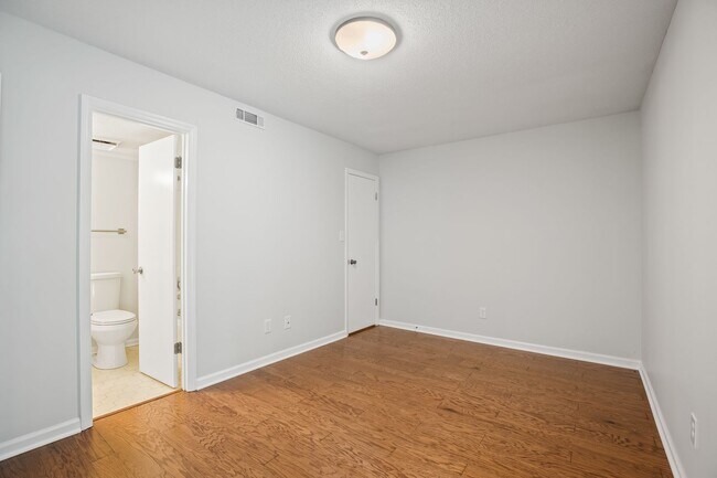 Foto del edificio - Great 2 Bedroom Available End Of July