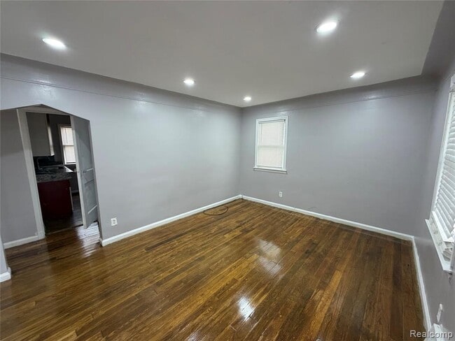 Foto del edificio - 7784 Mettetal St