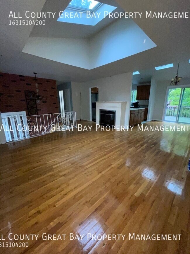 Building Photo - Lovely 5 Bedroom 2.5 Bathroom House with B...