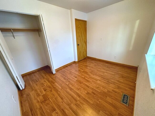 Foto del edificio - South Anchorage Home with Fenced in Yard & In Unit Laundry