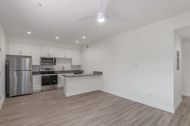 Building Photo - Villas at South Mountain