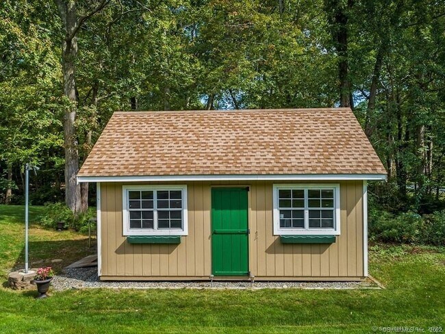 Building Photo - 40 Crestwood Dr