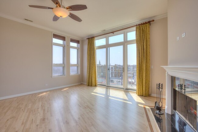 Foto del edificio - 3012 W Fullerton Ave