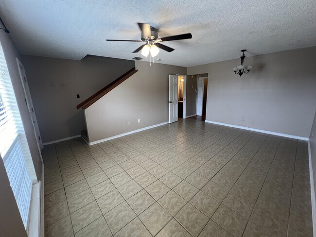 Foto del edificio - 104 N Long St