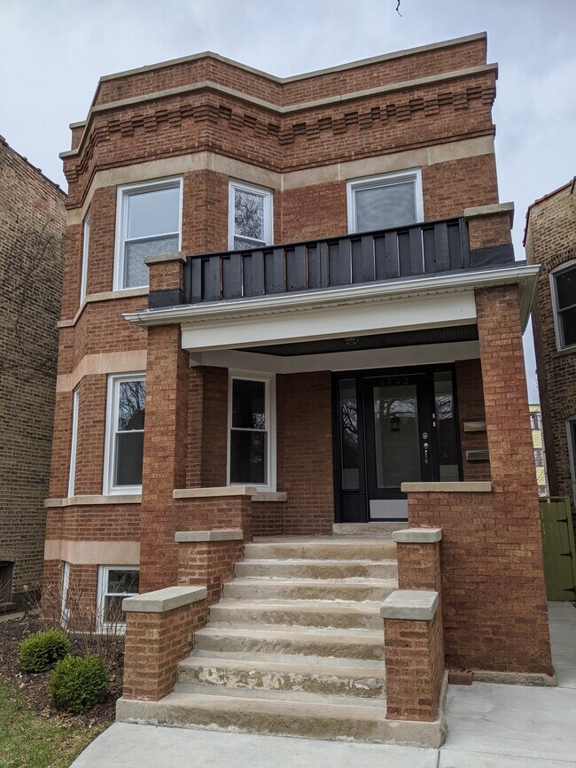 Building Photo - 4442 N Maplewood Ave