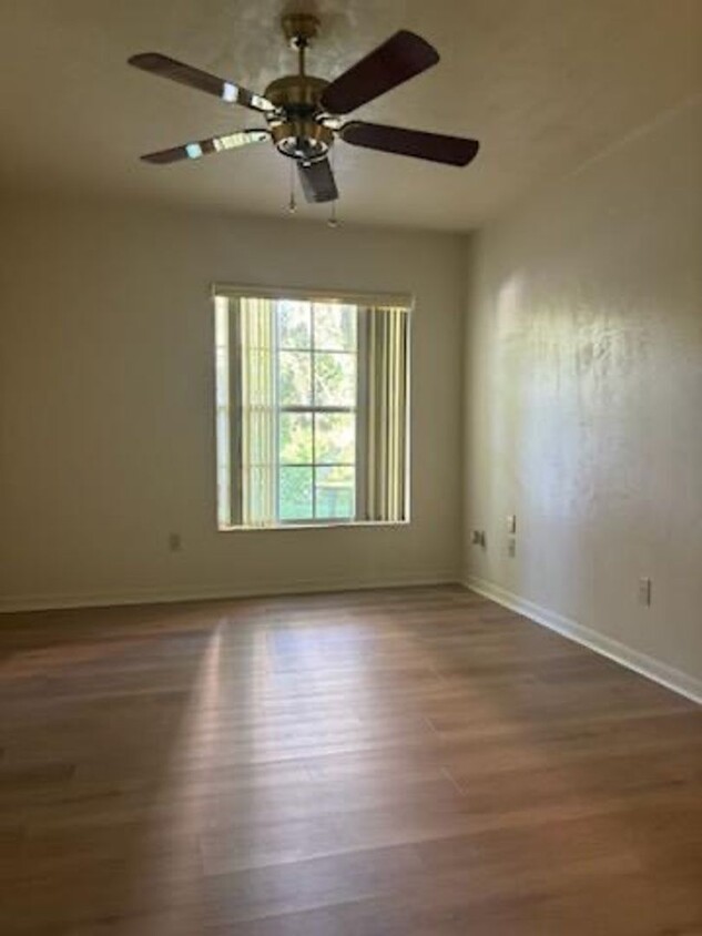 Foto principal - 2 bedroom 1 bath NEWLY RENOVATED DUPLEX