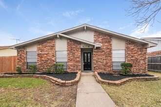 Building Photo - 9214 Willowbrook Dr