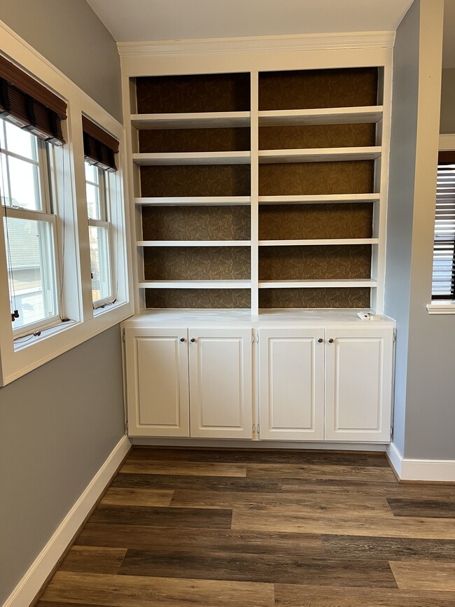 Built Ins - 106 Caty Ln