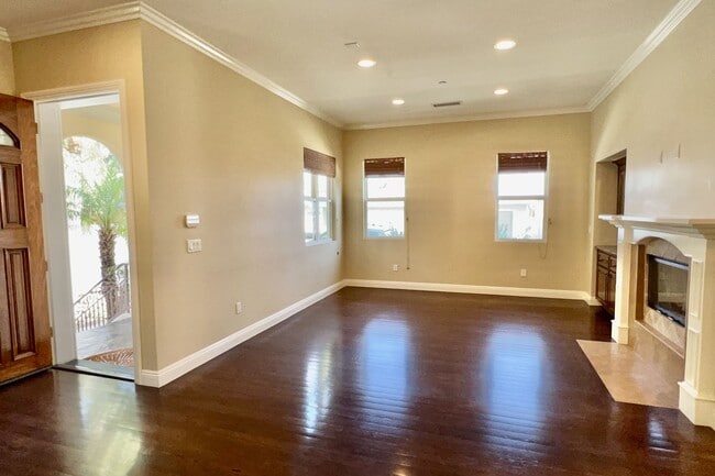 Building Photo - 3844 Tilden Ave