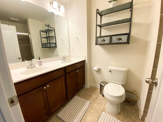 Master bath - 409 Turquoise Ln