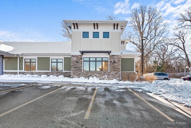 Foto del edificio - 364 S Main St