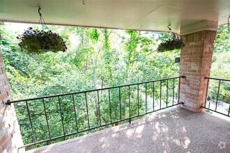 Building Photo - 2238 S Piney Point Rd